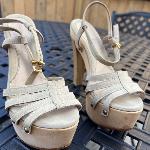Fendi Wooden Platform Heels Sandals; Size 36 (US 6) - Picture 6 of 12